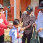 TIim Gerakan Anak Negeri Salurkan 200 Paket Seragam Sekolah di Sawang Aceh Utara