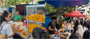 War Takjil di Pekanbaru, Warga Rela Berdesakkan Demi Menu Idaman