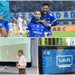 Persib Bandung Harus Puas Berbagi Angka Dengan Dewa United 1-1, Bobotoh Protes Atas Keputusan Wasit Ramai Jadi Sorotan