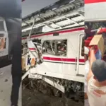 KA Jarak Jauh Argo Bromo Anggrek Ringsek Usai Tabrakan dengan KRL di Stasiun Bekasi Timur