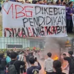 Aksi Unjuk Rasa Hardiknas Panas, Aliansi BEM SI Bentrokan  Dengan Polisi