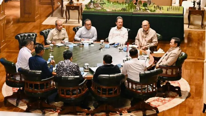Revitalisasi 100 Kampung Nelayan dan Bantuan Kapal Dimatangkan