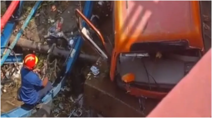 Tragis! Mobil Elf Terjun ke Sungai di Ciawi Arah Puncak, Sopir Meninggal Dunia di Tempat
