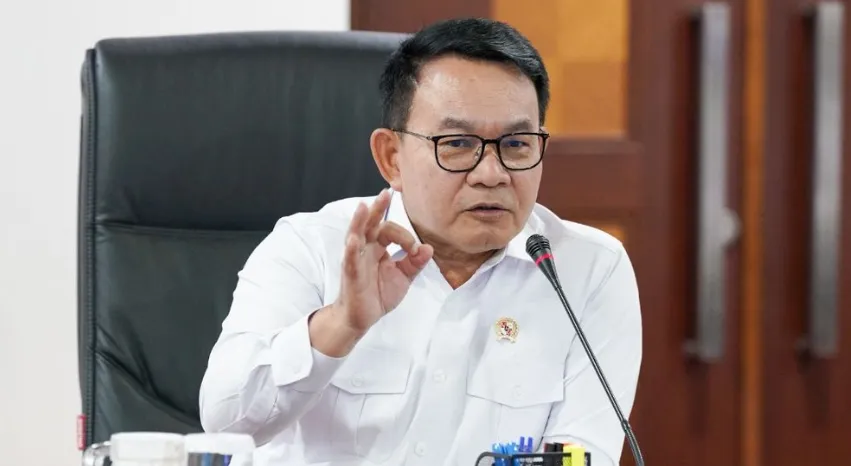 Menko Polkam Dudung Tanggapi Protes Warga Negara Tetangga Akibat Asap Karhutla